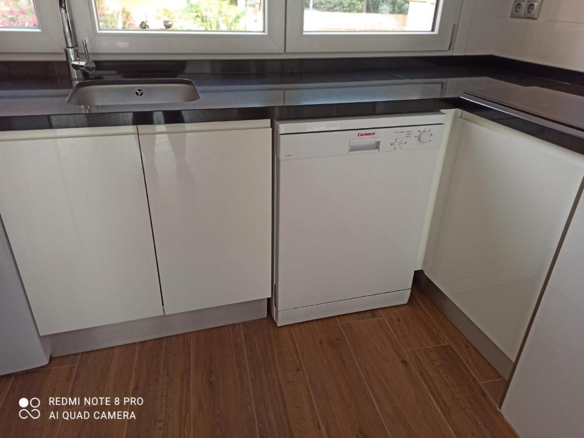 Beautiful Apartment In Third Line Beach Boliches Fuengirola Buitenkant foto