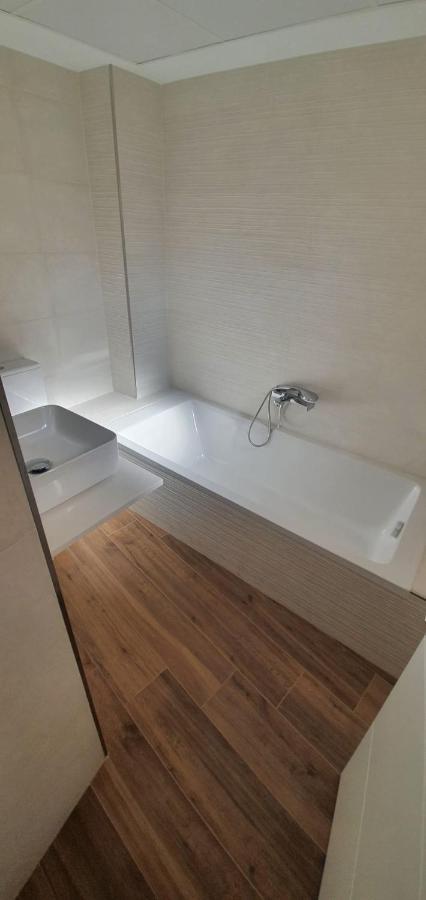 Beautiful Apartment In Third Line Beach Boliches Fuengirola Buitenkant foto