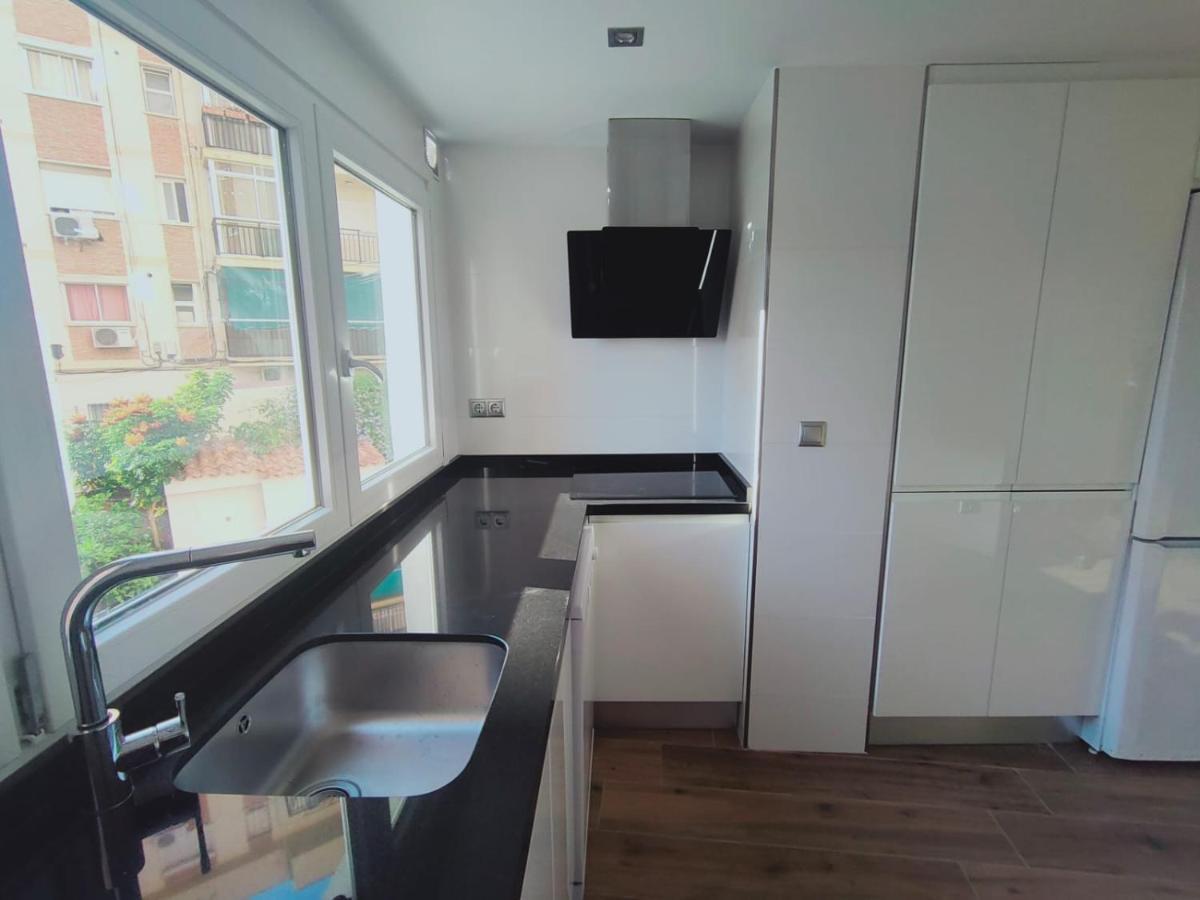 Beautiful Apartment In Third Line Beach Boliches Fuengirola Buitenkant foto